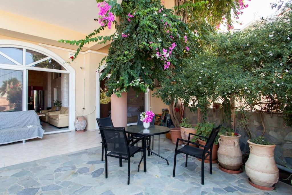 Lenico Beachfront Suites Αγία Πελαγία  Εξωτερικό φωτογραφία